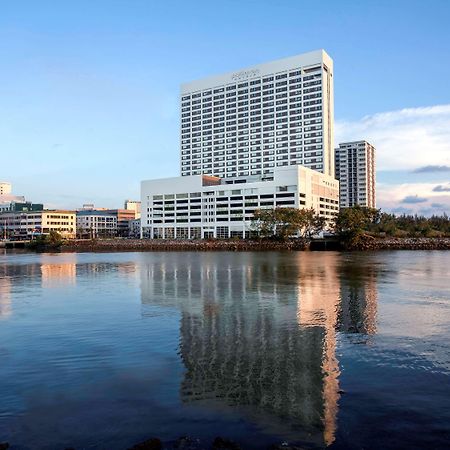 Hotel Pullman Miri Waterfront Exterior foto The Harbor Tower