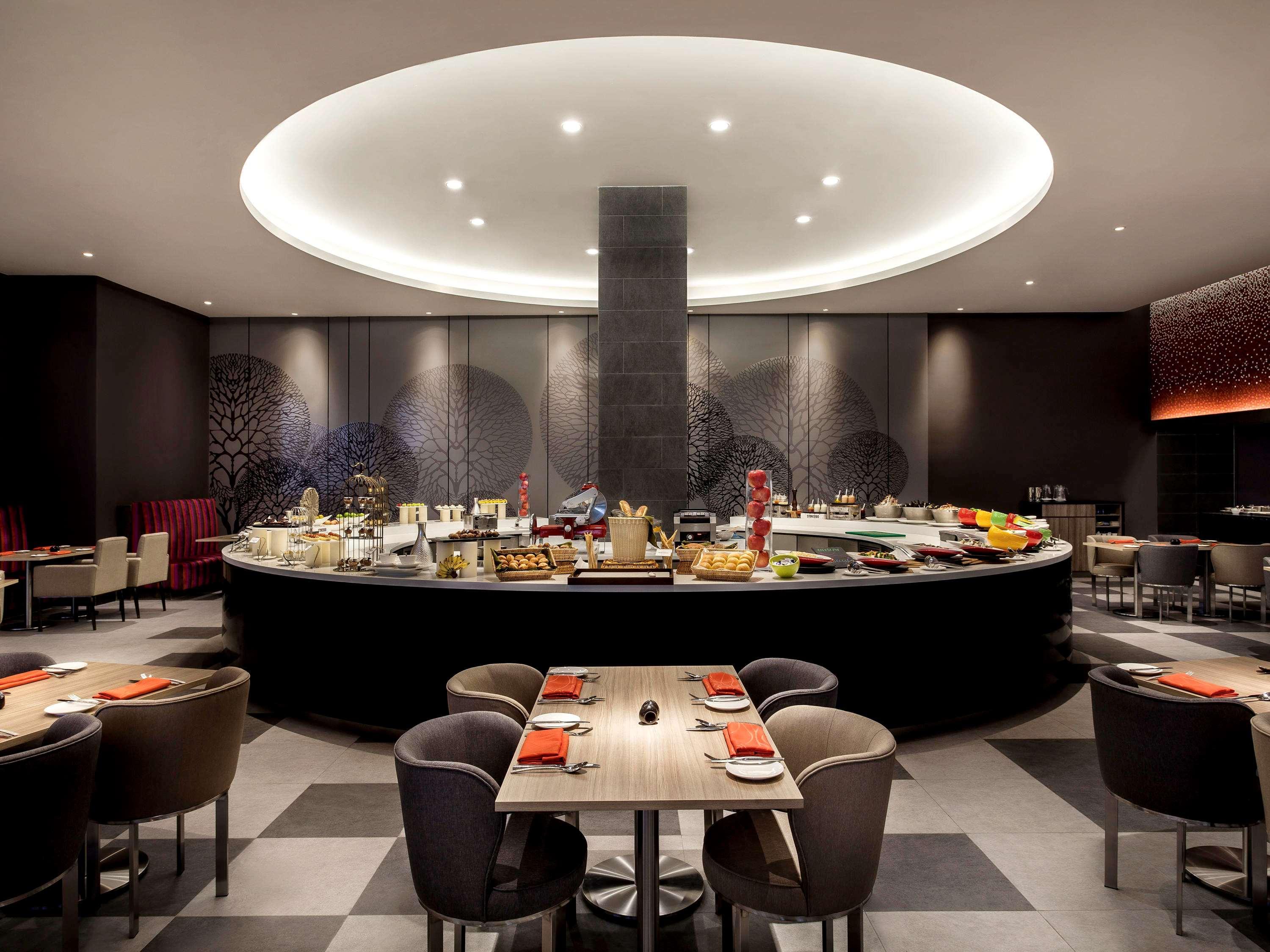Hotel Pullman Miri Waterfront Exterior foto The restaurant