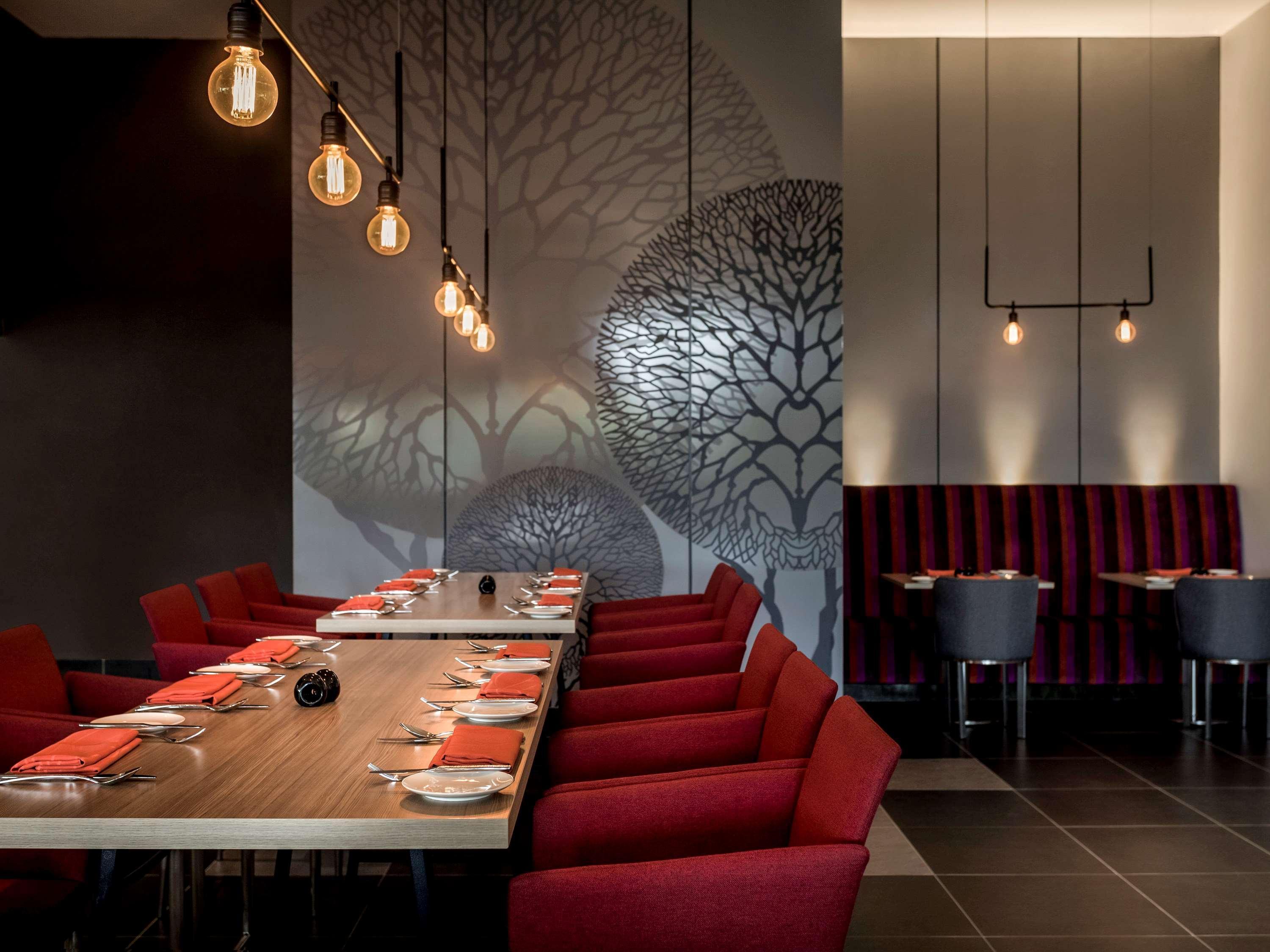 Hotel Pullman Miri Waterfront Exterior foto The interior of the restaurant