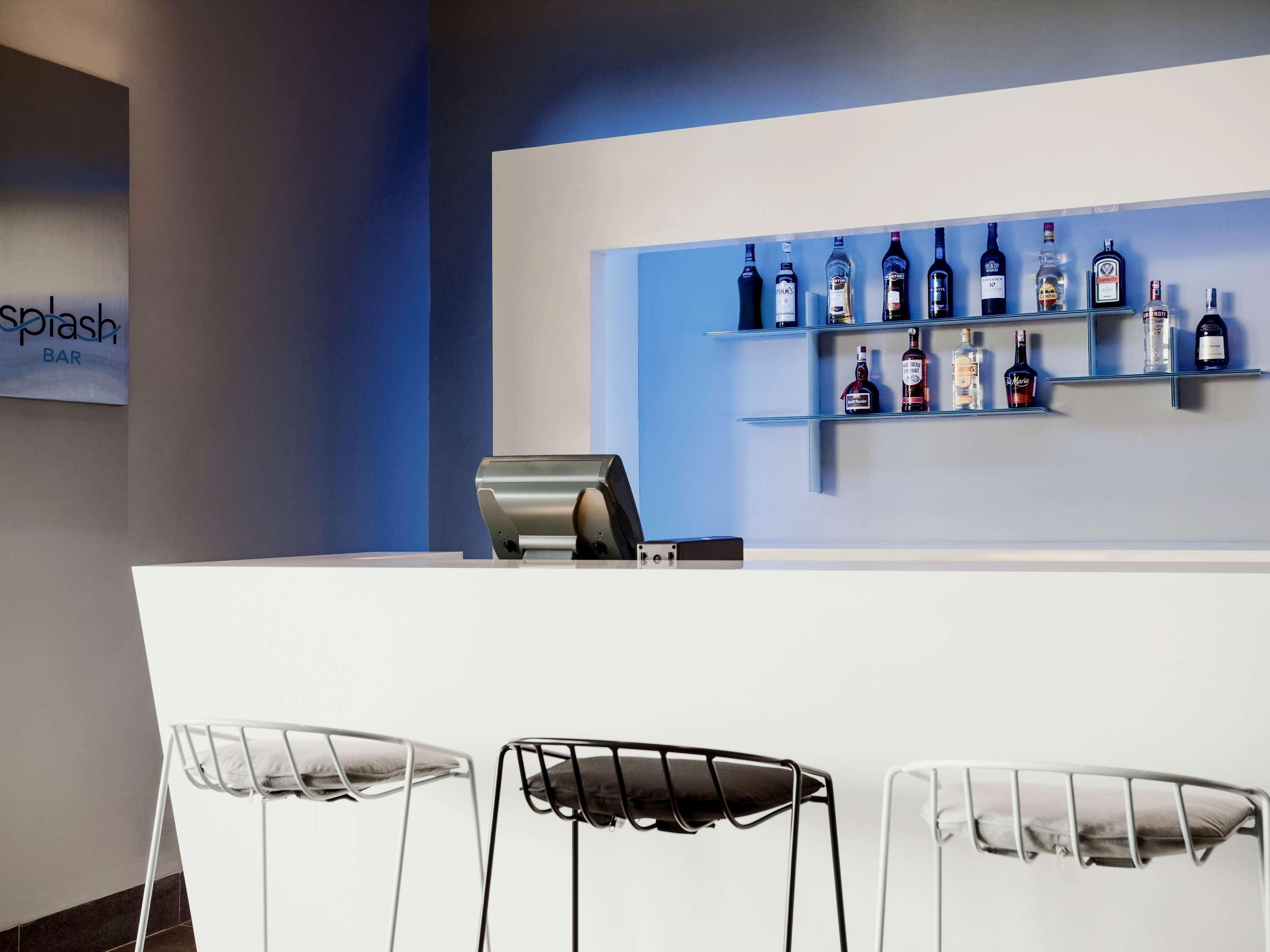 Hotel Pullman Miri Waterfront Exterior foto Splash Bar
