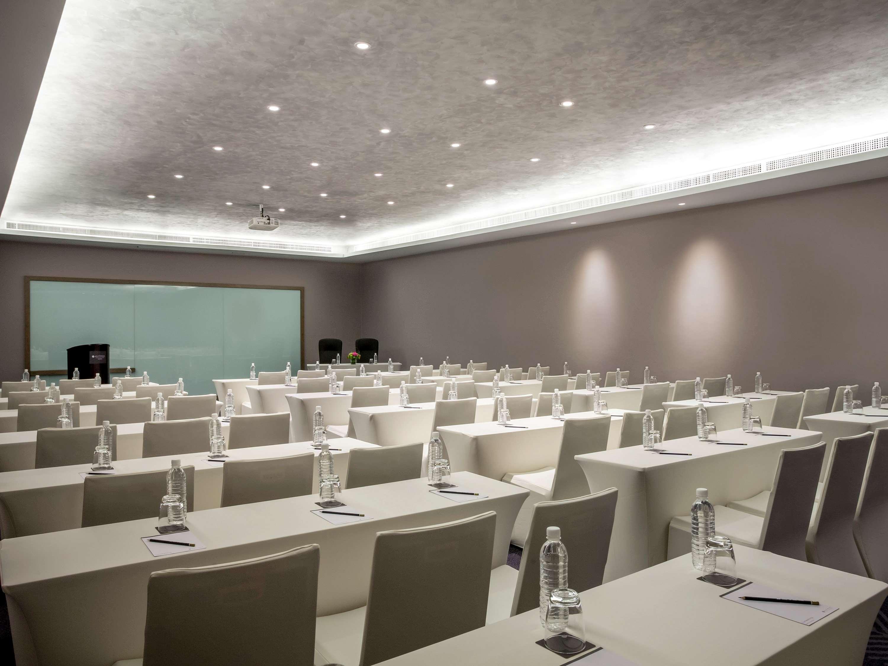 Hotel Pullman Miri Waterfront Exterior foto Meeting room