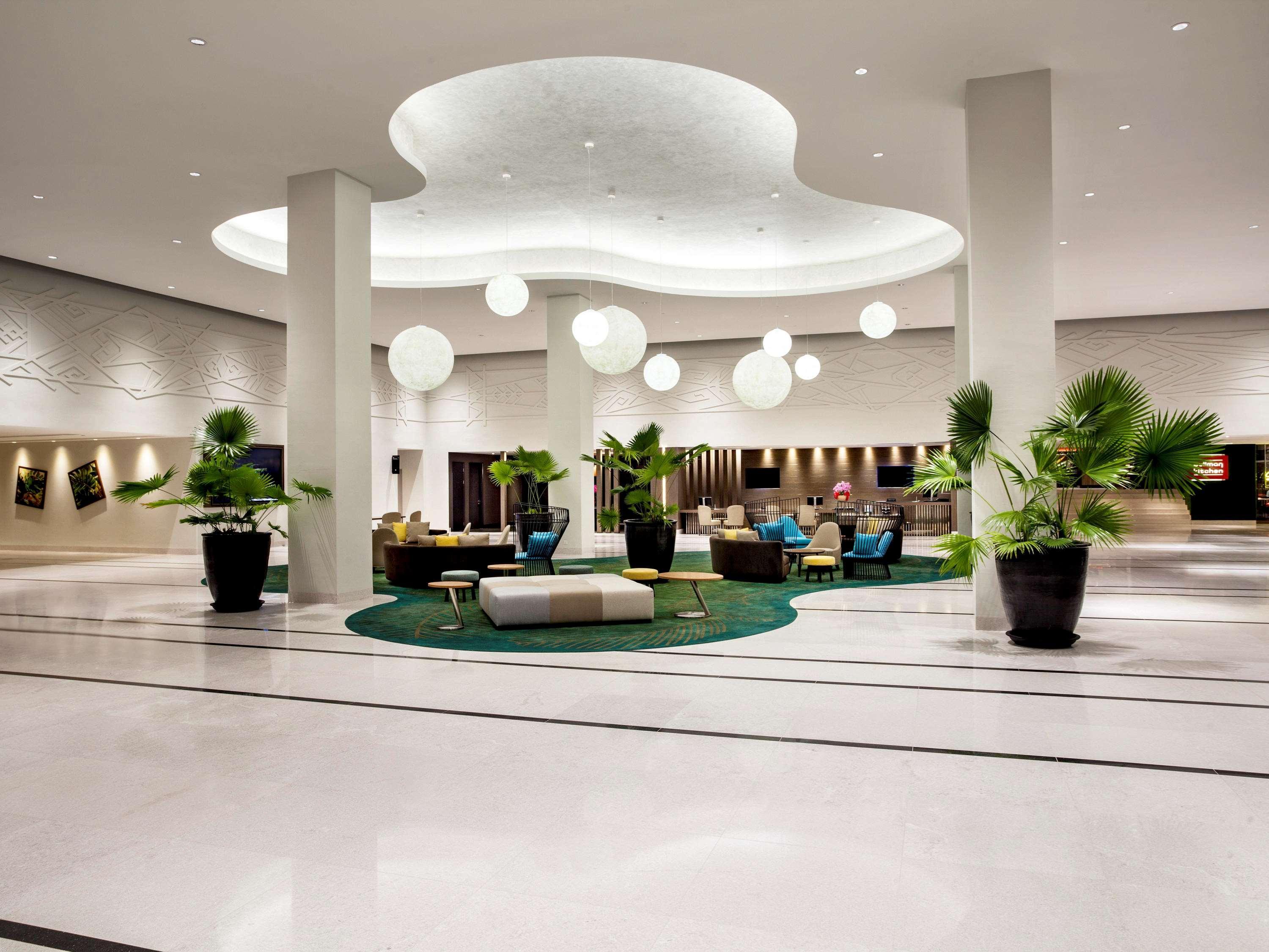 Hotel Pullman Miri Waterfront Exterior foto The lobby of the hotel