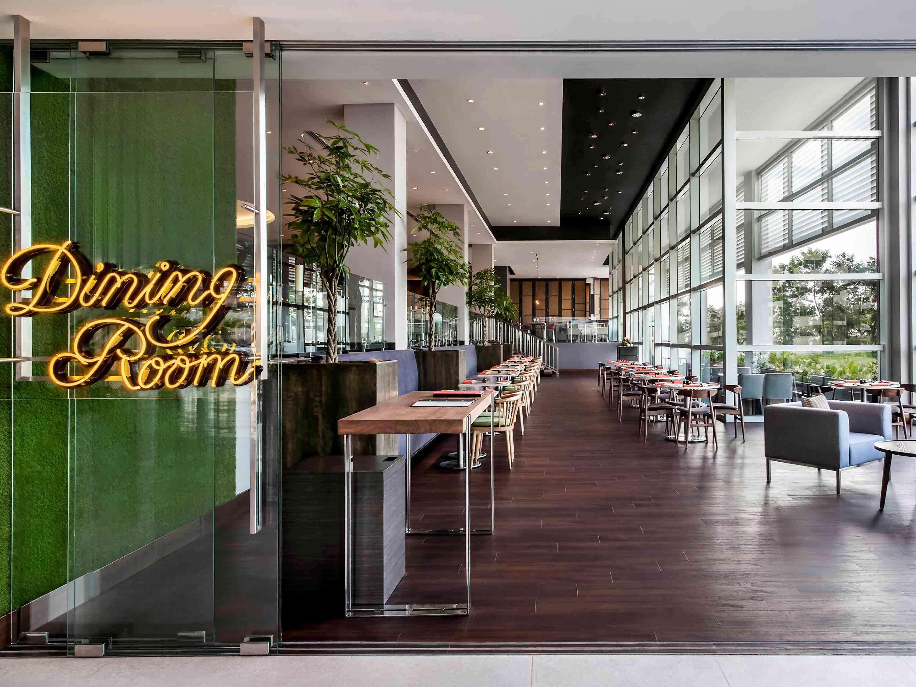 Hotel Pullman Miri Waterfront Exterior foto Dining Room