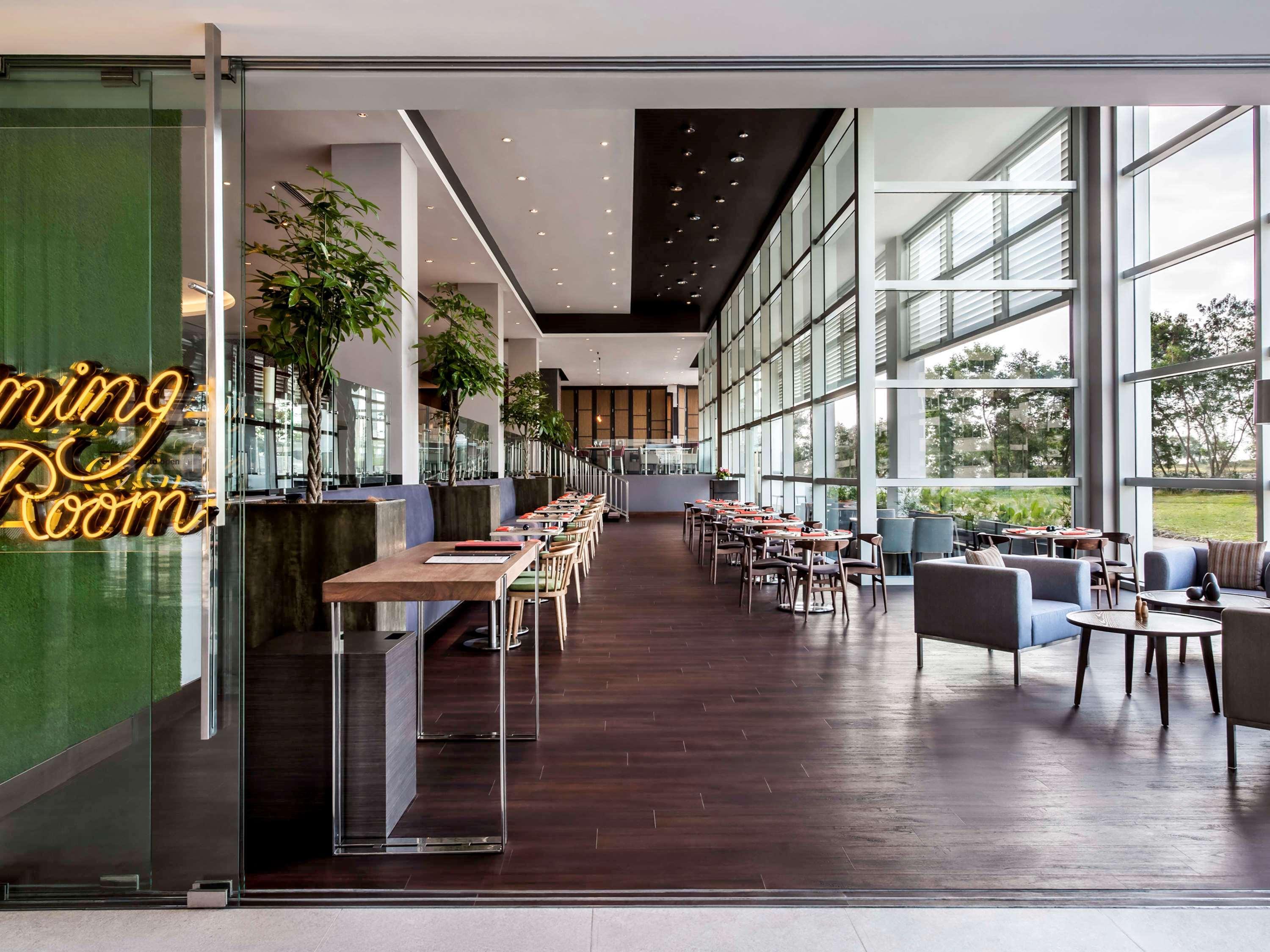 Hotel Pullman Miri Waterfront Exterior foto Dining Room