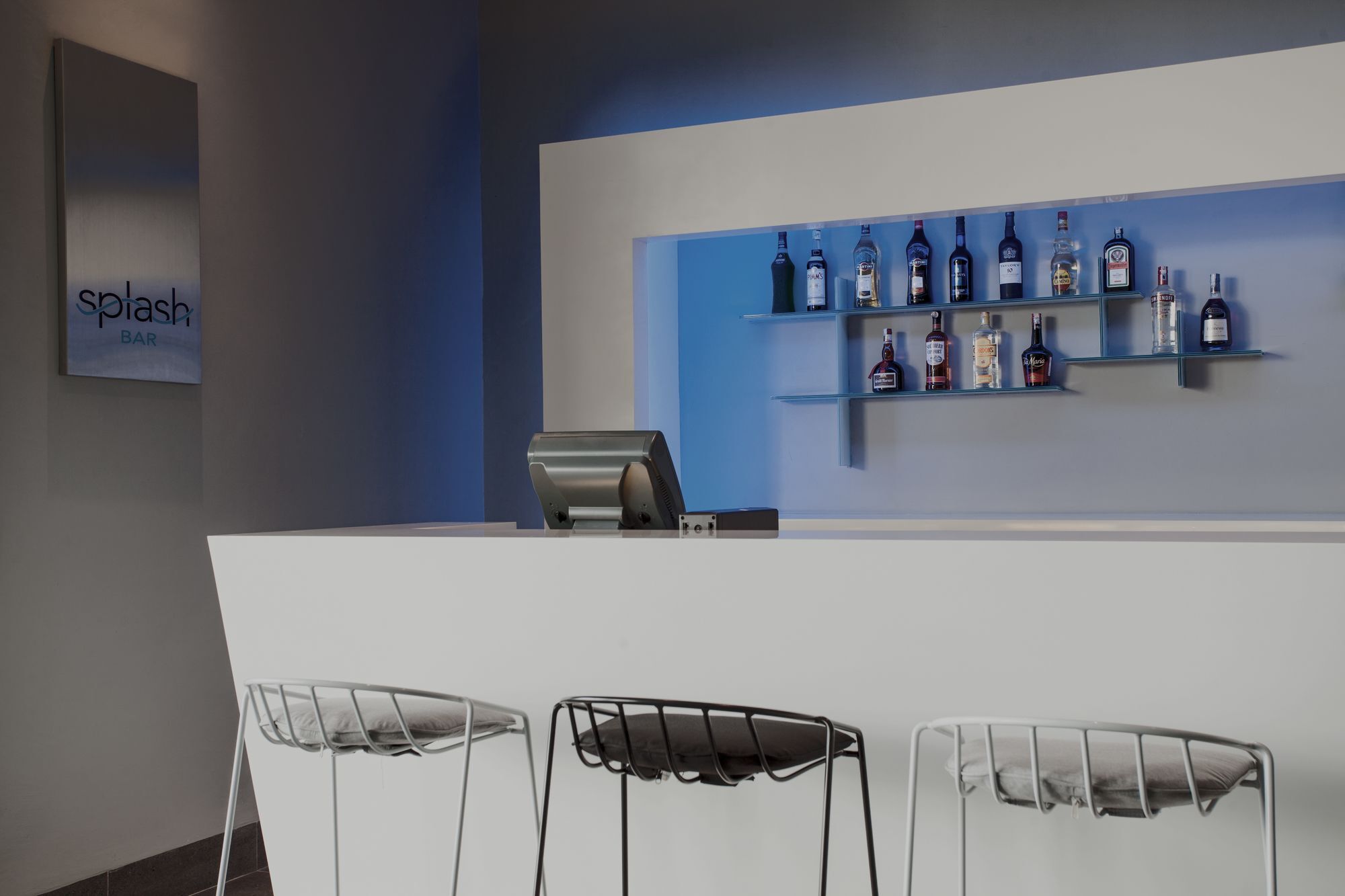 Hotel Pullman Miri Waterfront Exterior foto Splash Bar