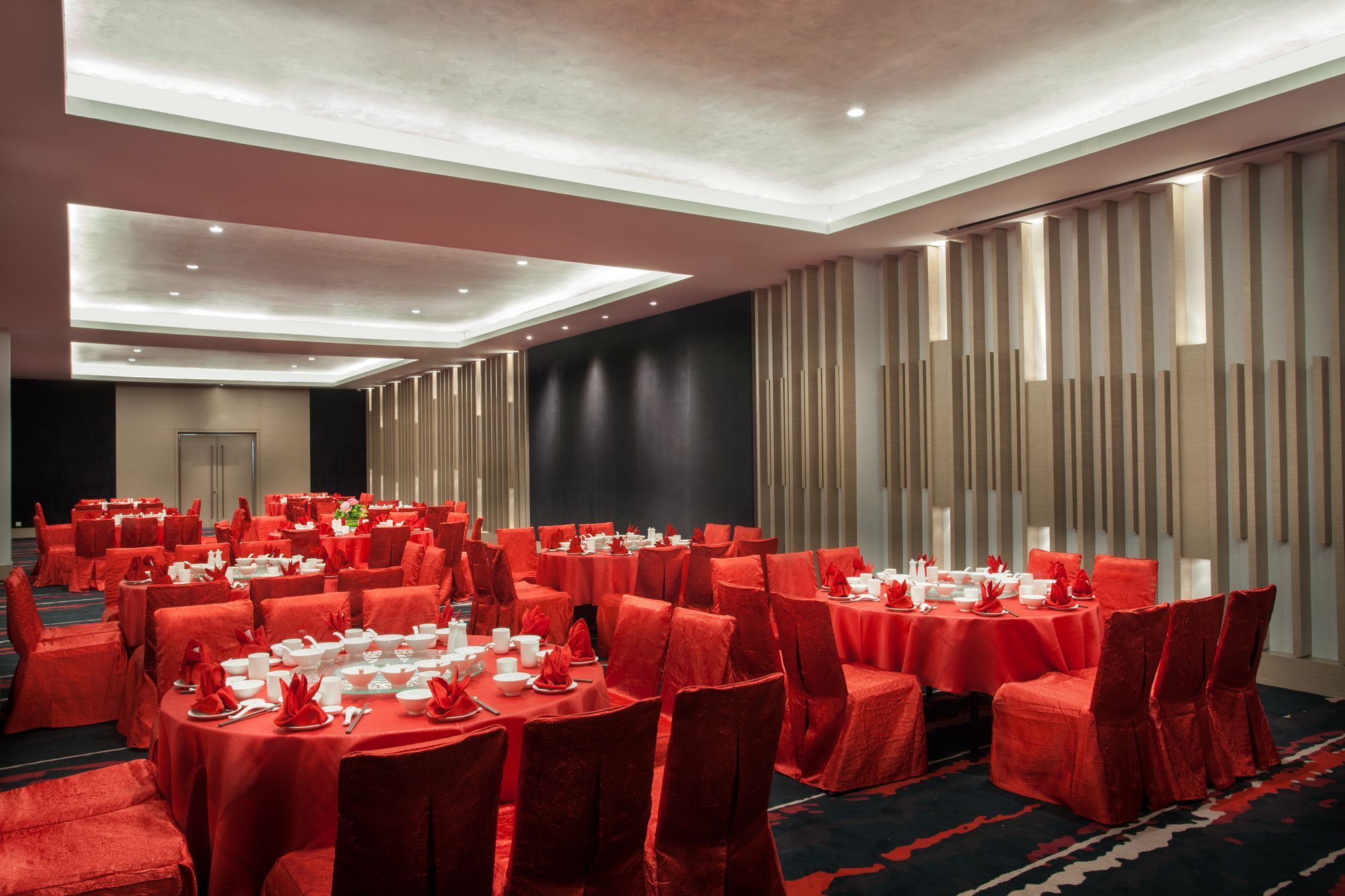 Hotel Pullman Miri Waterfront Exterior foto The ballroom