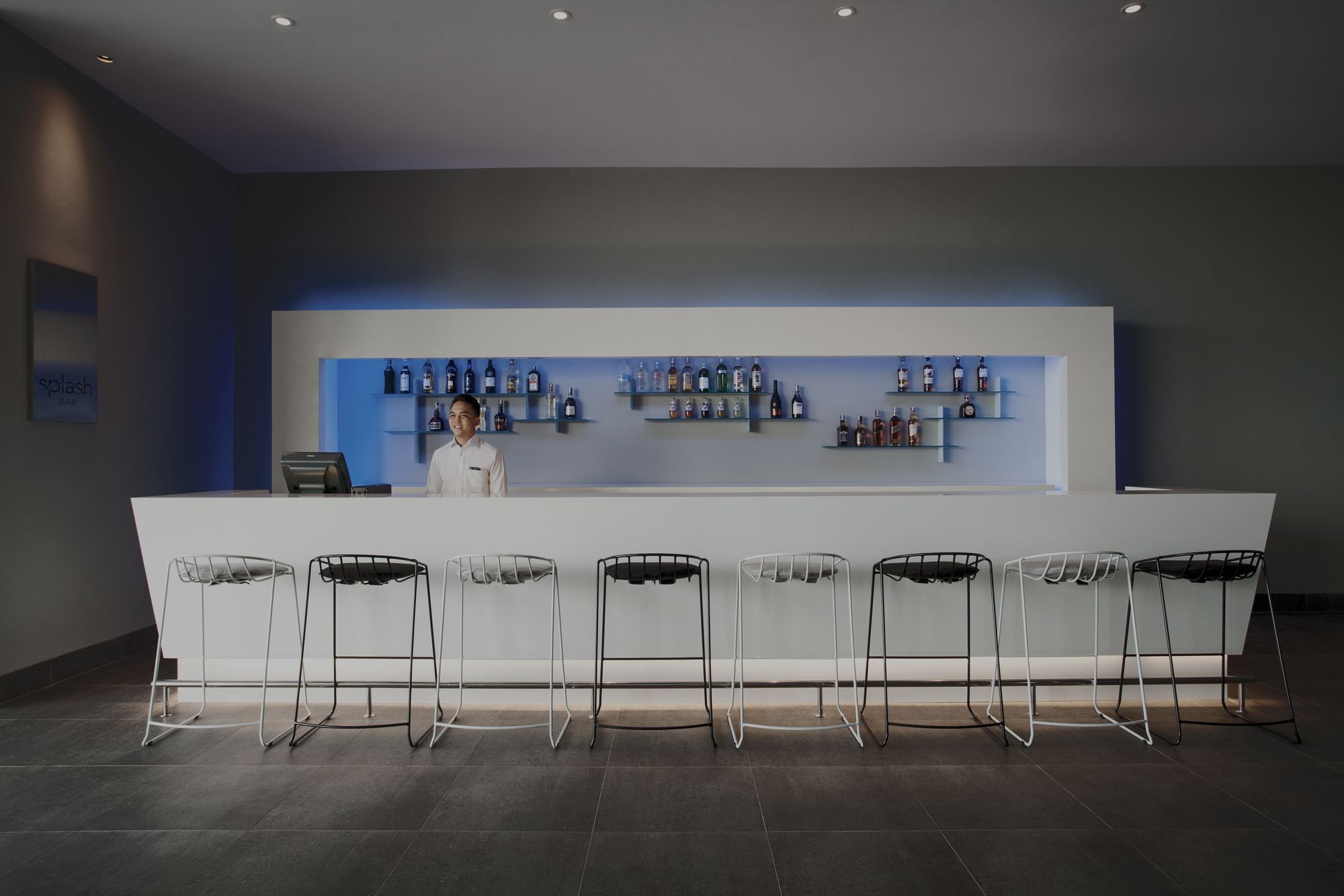 Hotel Pullman Miri Waterfront Exterior foto The bar at the 2012 Olympic Village