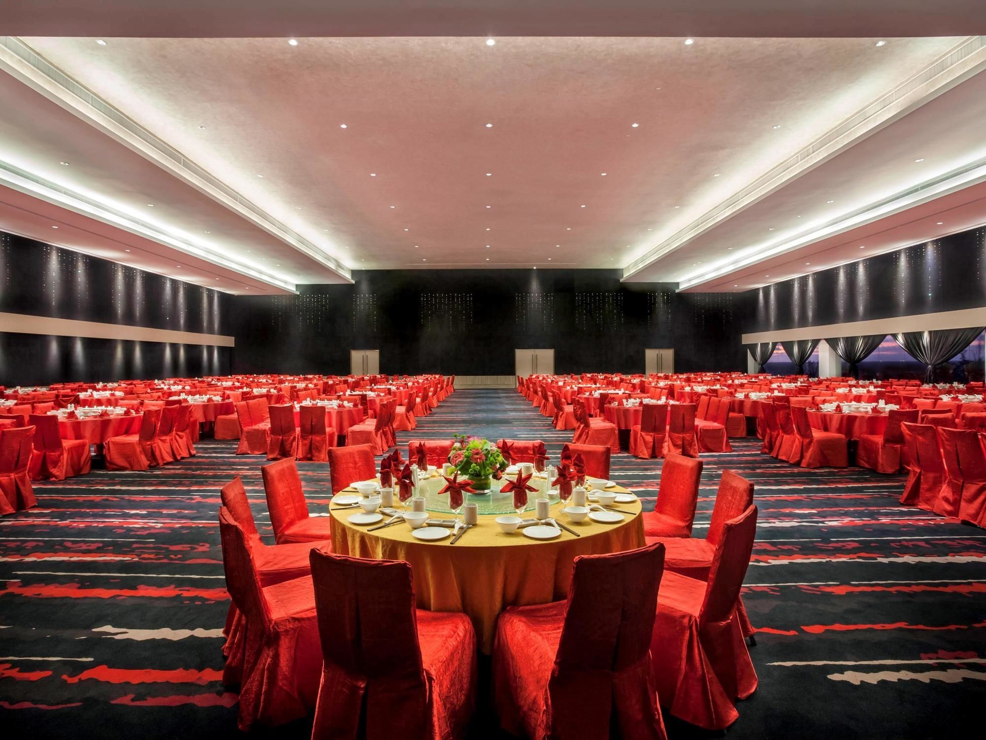Hotel Pullman Miri Waterfront Exterior foto The Grand Ballroom