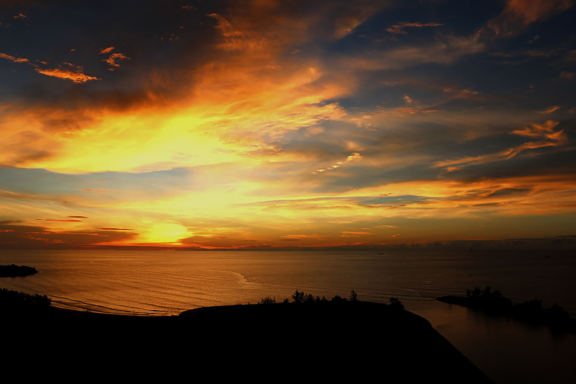 Hotel Pullman Miri Waterfront Exterior foto Sunset at the Cape of Good Hope