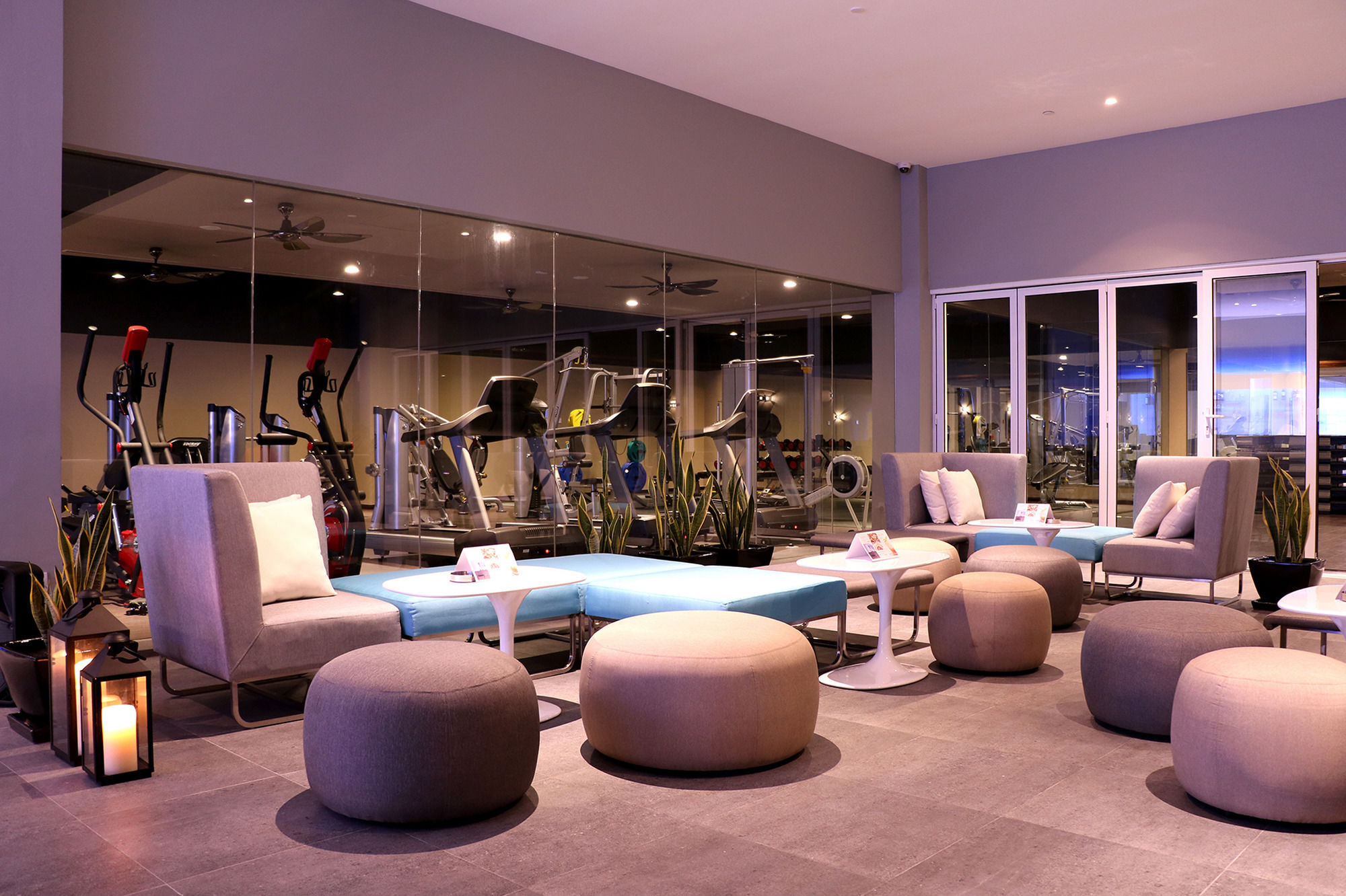 Hotel Pullman Miri Waterfront Exterior foto The gym at the hotel